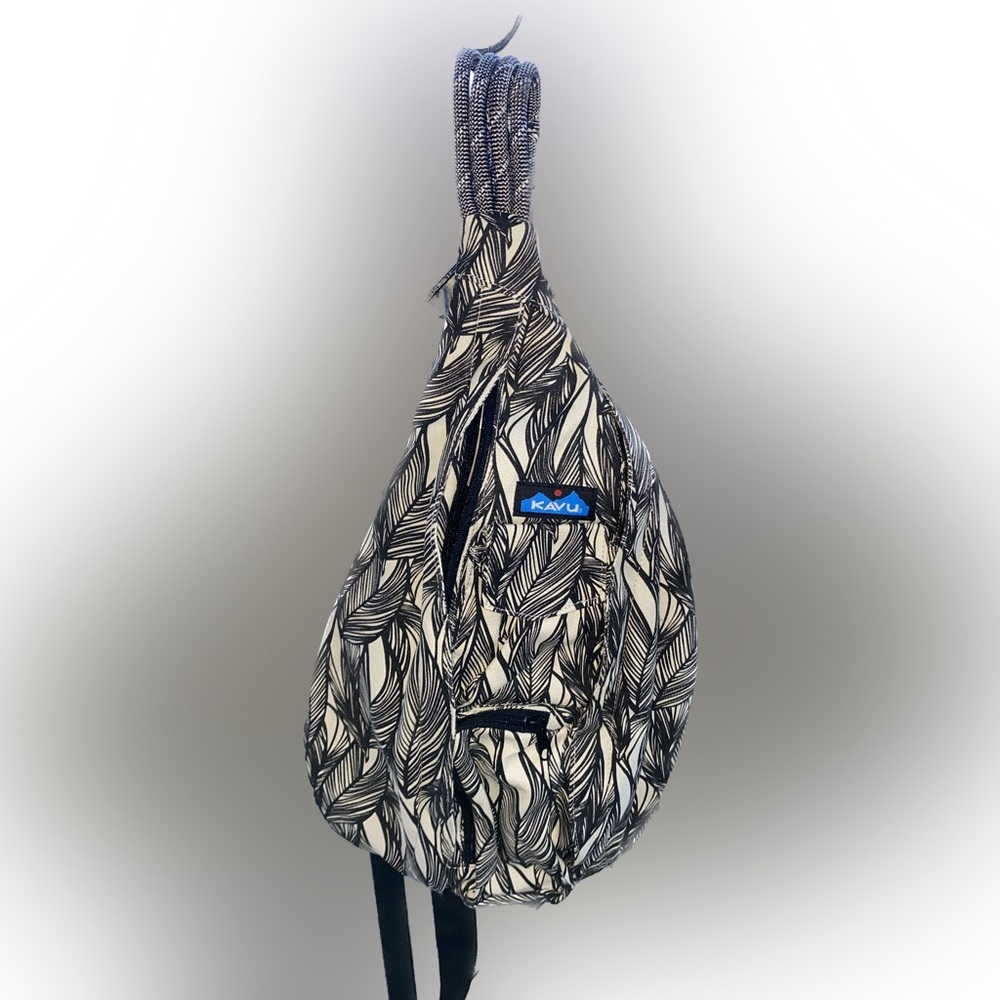 Kavu bag NWOT black/white pattern crossbody bag